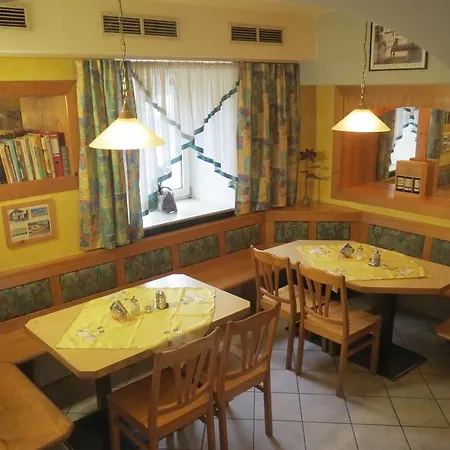 玛丽加斯特霍夫酒店 *